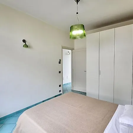 Sleeps 4 Air Con